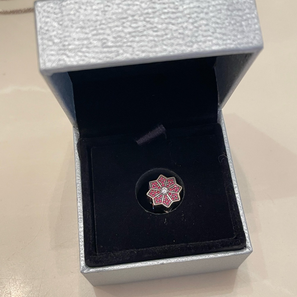 Limited Edition Pandora Poinsettia 2016 Holiday Charm